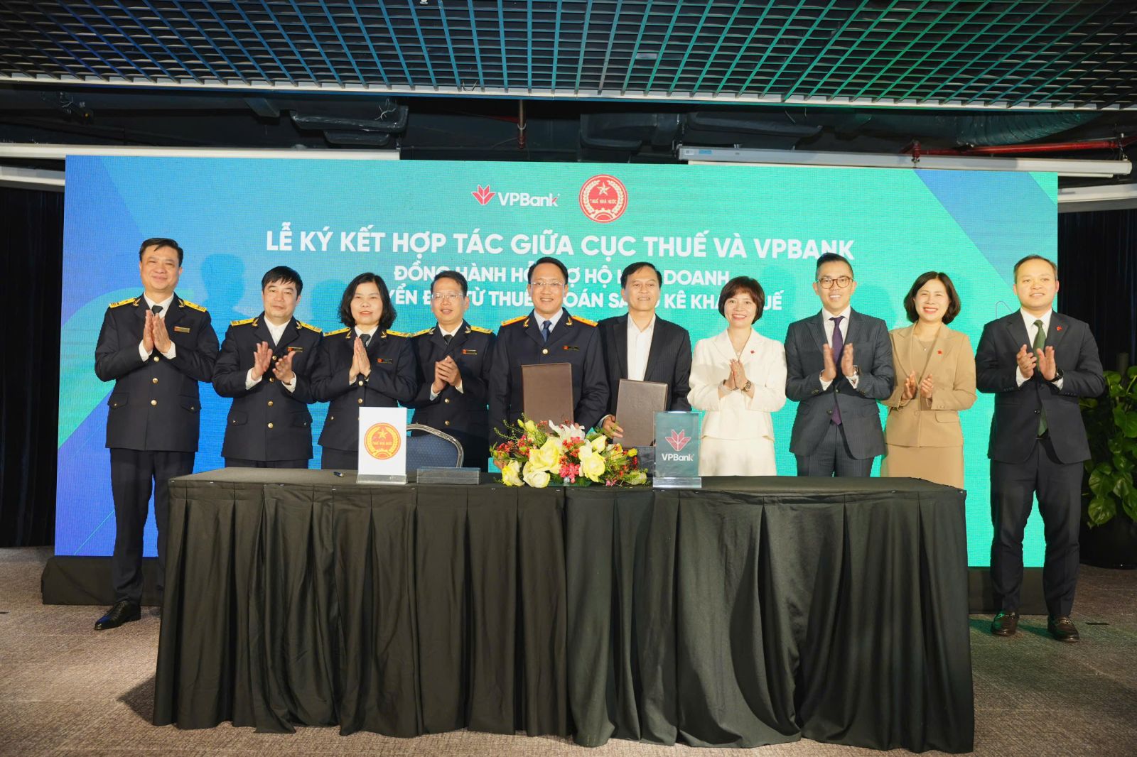 VPBank hợp tác Cục Thuế, hỗ trợ 5,4 triệu hộ kinh doanh chuyển đổi từ thuế khoán sang kê khai