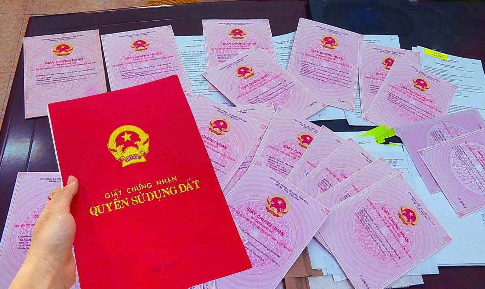 Trường hợp sử dụng đất từ lâu nhưng chưa có sổ đỏ được giải quyết ra sao?