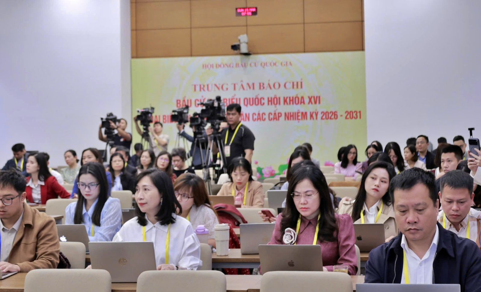 Thông tin về cuộc bầu cử sẽ được cập nhật 2 giờ/lần