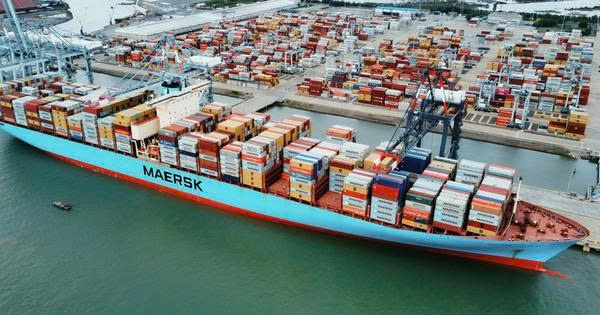 Ai được phép thu phí, lệ phí tại cảng, bến thủy nội địa?