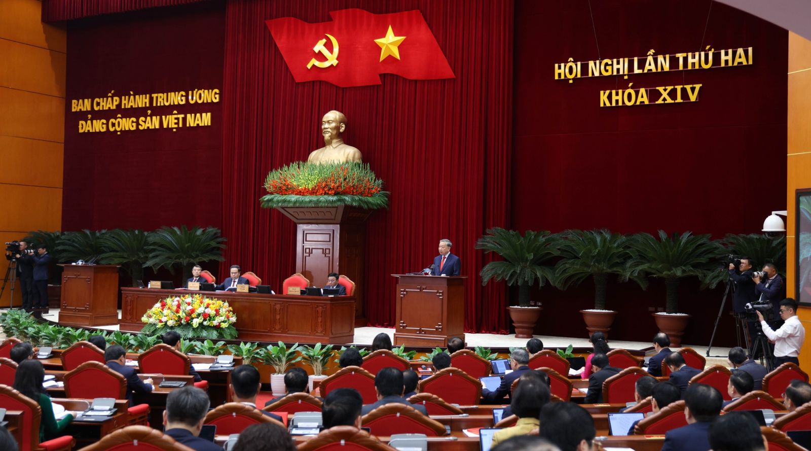 Khai mạc trọng thể Hội nghị Trung ương lần thứ 2 khóa XIV