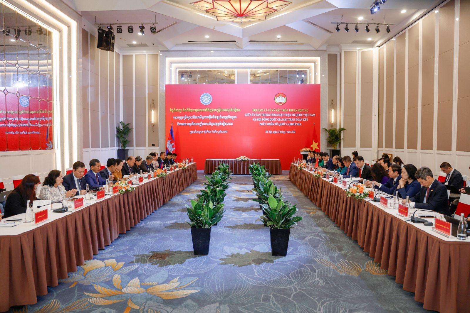 Tăng cường hợp tác giữa Mặt trận hai nước Việt Nam - Campuchia