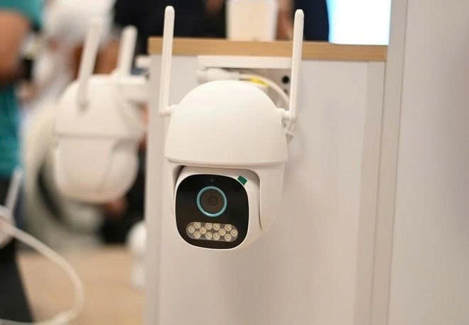 camera-1779975305.jpg