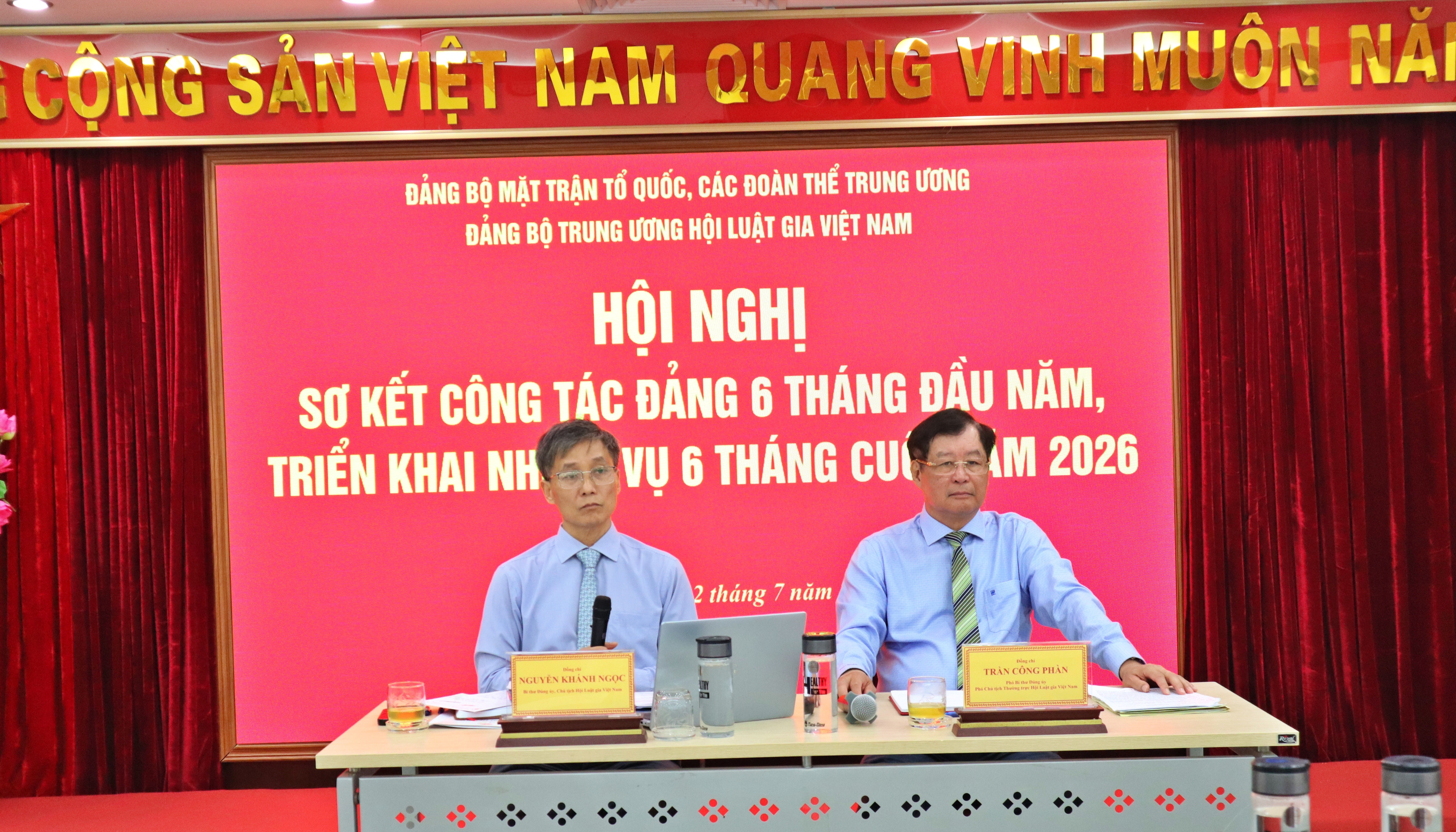 chu-tri-hoi-nghi-178297073435559604908-1782976469.jpg