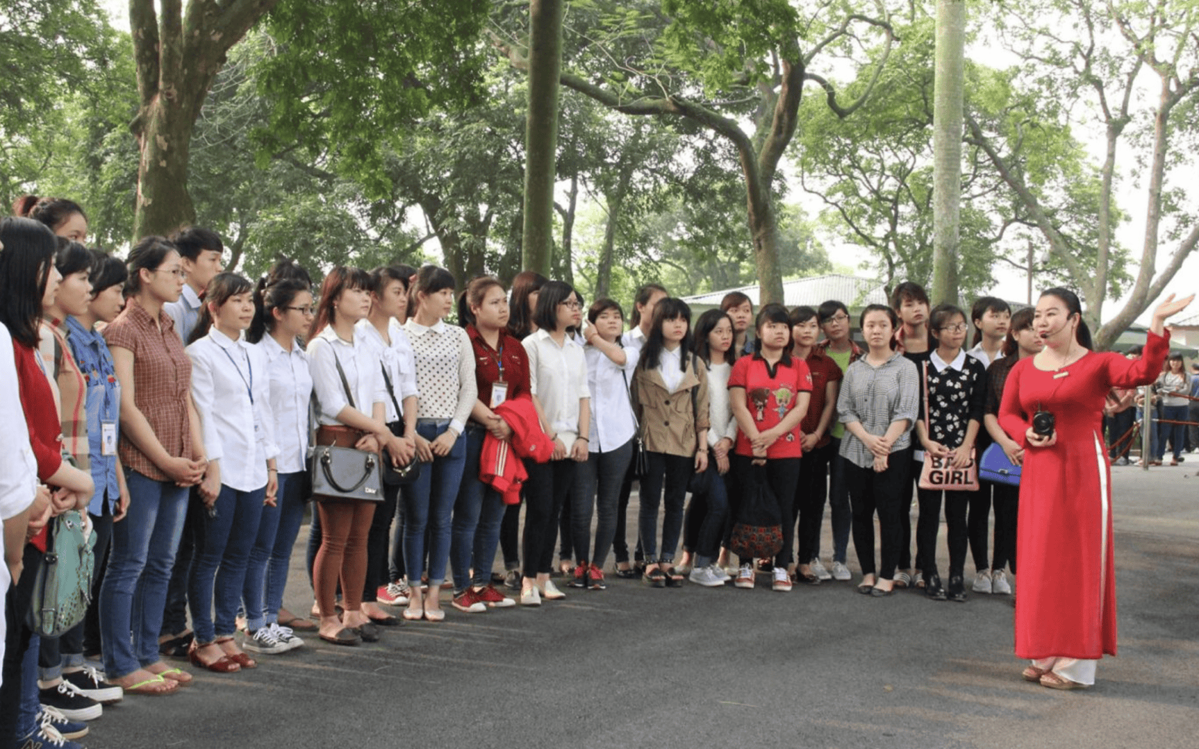 huong-dan-vien-du-lich4-17846905516331803687218-90-194-1169-1920-crop-1784690559459396749138-1784812444.png