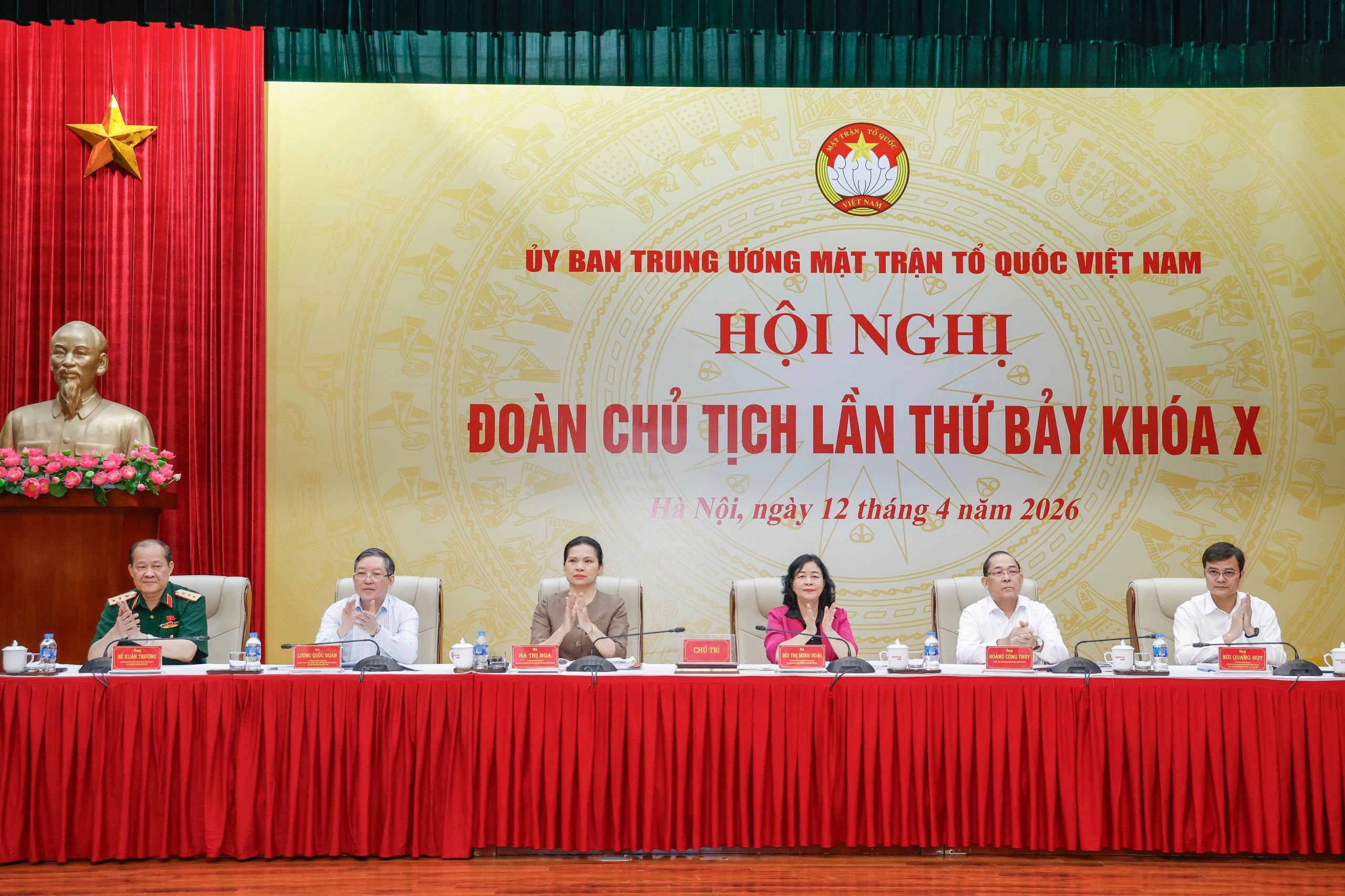 anh-2-hoi-nghi-17768170036141288591583-1776830444.jpg