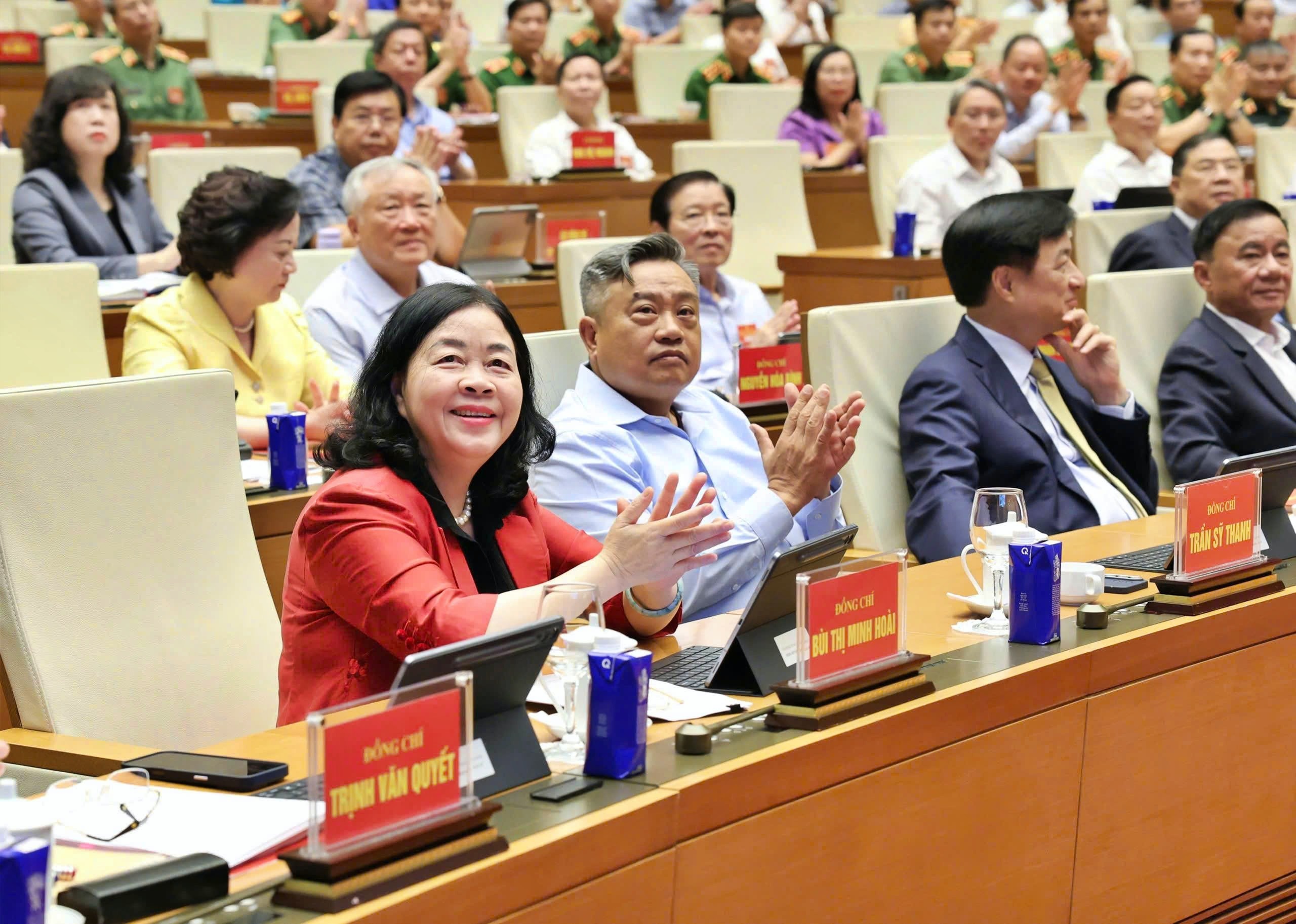 dai-bieu-du-17921165973151859115910-1792118290.jpg
