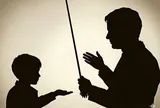 Người lớn rời đi, trẻ con ở lại