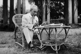 Ánh sáng Hồ Chí Minh soi đường cho chúng ta đi