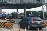 Lùi xe tại trạm thu phí trên cao tốc để xử lý sự cố có bị phạt nguội không?