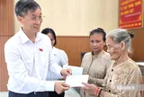 Từ buổi tiếp xúc cử tri, 80 phần quà đến với người dân khó khăn ở Đà Nẵng