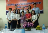 SV khoa Dược ĐH Đại Nam tự tin trình bày kết quả nghiên cứu tiếng Anh