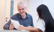 Người nước ngoài kết hôn với người Việt Nam có phải xin xác nhận miễn giấy phép lao động?
