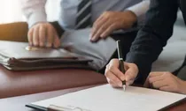 Có được ủy quyền cho người khác làm thủ tục giải thể doanh nghiệp?