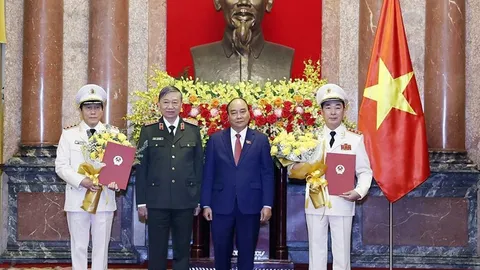 Hai Thứ trưởng Bộ Công an được thăng quân hàm Thượng tướng