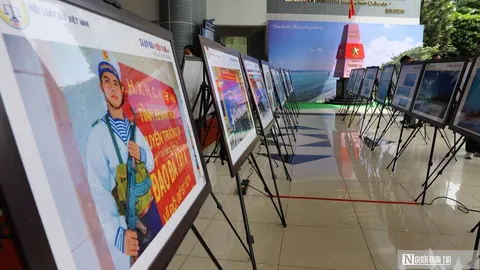 Hội Luật gia Việt Nam tổ chức tuần lễ trưng bày ảnh 'Tự hào biển, đảo Việt Nam'