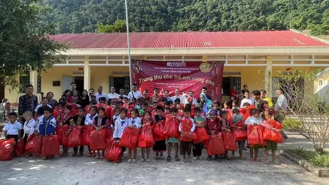 Hành trình thiện nguyện 'Trung thu cho trẻ em vùng cao' tại xã Chiềng Hặc, H.Yên Châu, tỉnh Sơn La