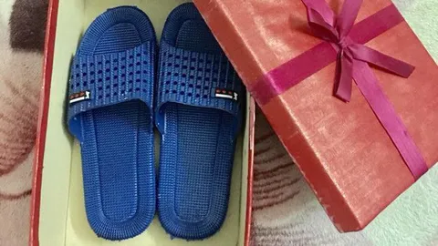 Dép lê xanh – Món quà 8/3 khiến chị em ganh tị