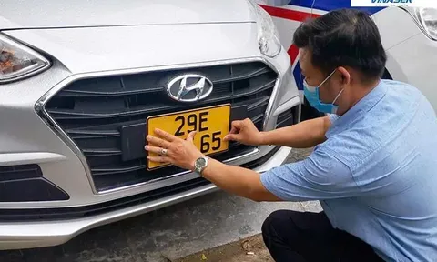 Xe biển vàng có bắt buộc mặc đồng phục, đeo thẻ trong mọi trường hợp không?