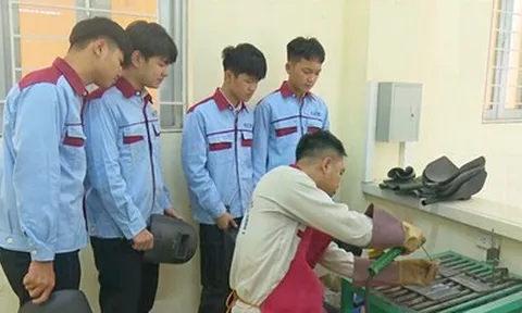 Học song song chương trình giáo dục thường xuyên và trung cấp nghề có được miễn học phí?