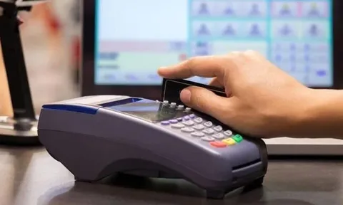 Cảnh báo thủ đoạn “đảo thẻ tín dụng”, rút tiền trái phép qua máy POS
