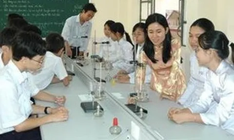 Phụ cấp độc hại đối với nhân viên thiết bị, thí nghiệm trường học được quy định thế nào?