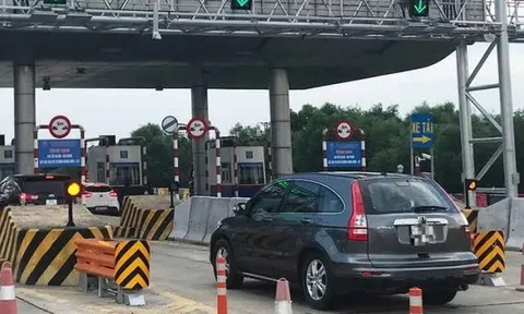 Lùi xe tại trạm thu phí trên cao tốc để xử lý sự cố có bị phạt nguội không?