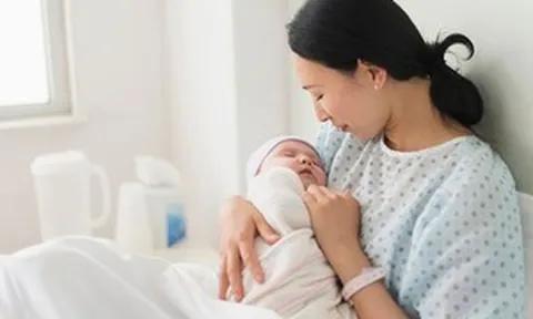 Giáo viên nghỉ dưỡng sức sau sinh trùng kỳ nghỉ hè có được hưởng trợ cấp?