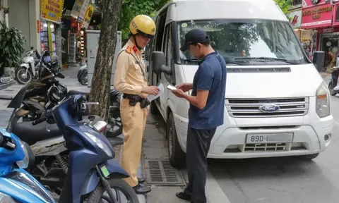 Vi phạm quy định đón, trả khách, xe hợp đồng có thể bị thu hồi giấy phép