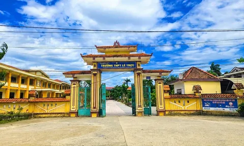Quảng Trị khởi tố 2 giáo viên trường Trung học phổ thông Lê Trực