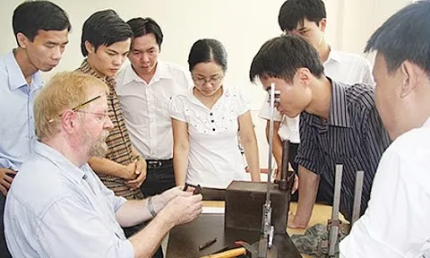 Người nước ngoài sang Việt Nam làm việc, có được ủy quyền cho công ty quyết toán thuế TNCN?