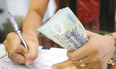 Tiền tạm ứng khi ký hợp đồng dịch vụ có phải lập hóa đơn?