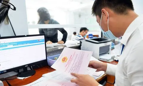 Thẩm quyền đính chính, thu hồi Giấy chứng nhận cấp sai