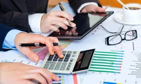 Doanh thu tăng đột biến vào cuối năm, có được áp dụng 2 phương pháp tính thuế trong cùng năm tài chính?