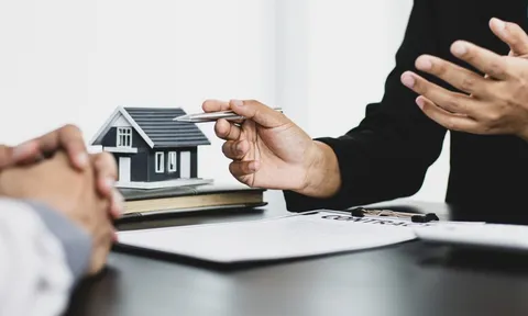 Cá nhân đồng thời có doanh thu bán hàng và cho thuê bất động sản, doanh thu chịu thuế tính như thế nào?