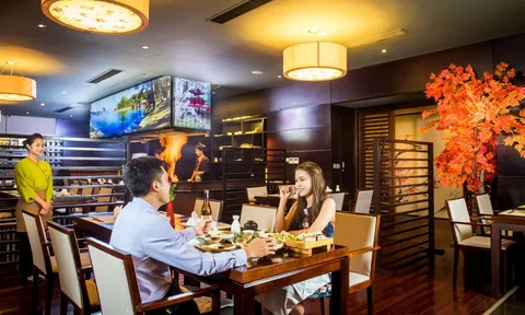 Kinh doanh nhà hàng ăn uống, có phải tách riêng doanh thu món ăn và đồ uống khi tính thuế GTGT?