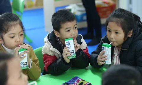 Nhiều phụ huynh muốn mỗi con được thêm 2-3 suất sữa học đường nữa