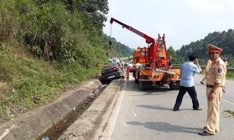 Va chạm với ô tô, 2 người phụ nữ nhập viện