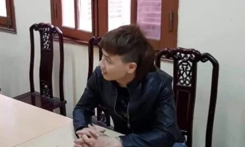 Khá Bảnh khóc tại cơ quan công an khai dùng ma túy, cờ bạc