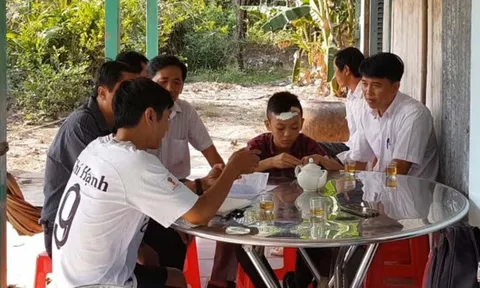 Điều tra làm rõ nam sinh lớp lớp 7 bị bạn đánh bê bết máu ở Vĩnh Long