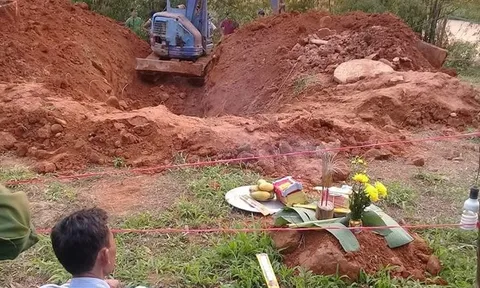 Phát hiện thi thể phụ nữ bị cuốn chăn, đang phân hủy dưới giếng nước