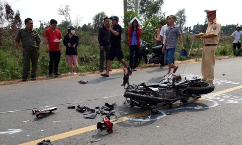 Hai xe máy đâm nhau, 3 người thương vong