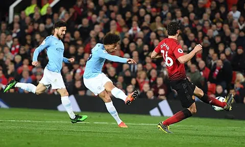 Man City lên đỉnh bảng nhờ hạ Man Utd