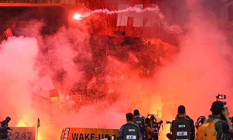 Sau vụ CĐV Hải Phòng đốt pháo sáng, Hà Nội FC xin VFF gỡ án treo sân