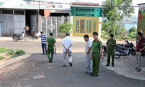 Điều tra làm rõ vụ nam sinh bị 4 thanh niên đâm chết sau giờ tan trường