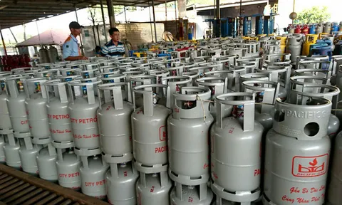 Giá gas tăng lần thứ 5 liên tiếp, thêm 2.000 đồng/bình 12kg