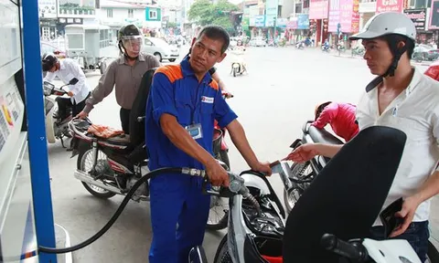 Giá xăng chiều ngày 2/5 vượt mốc 22.000 đồng/lít