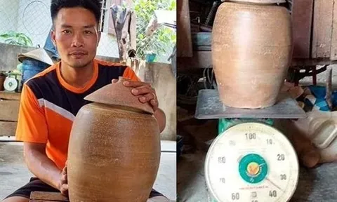 Nghệ An: Đào móng nhà, một người dân phát hiện hũ tiền cổ nặng 36kg