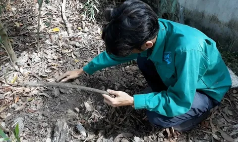 Kiểm tra mẫu vật được cho là xác thai nhi chôn ở nhà máy rác TP.Cà Mau