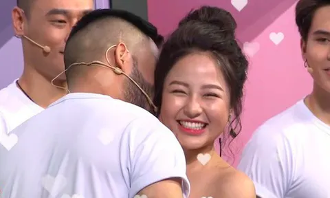 Sau khi lộ clip nóng, hot girl Trâm Anh tiếp tục bị cắt sóng trên VTV